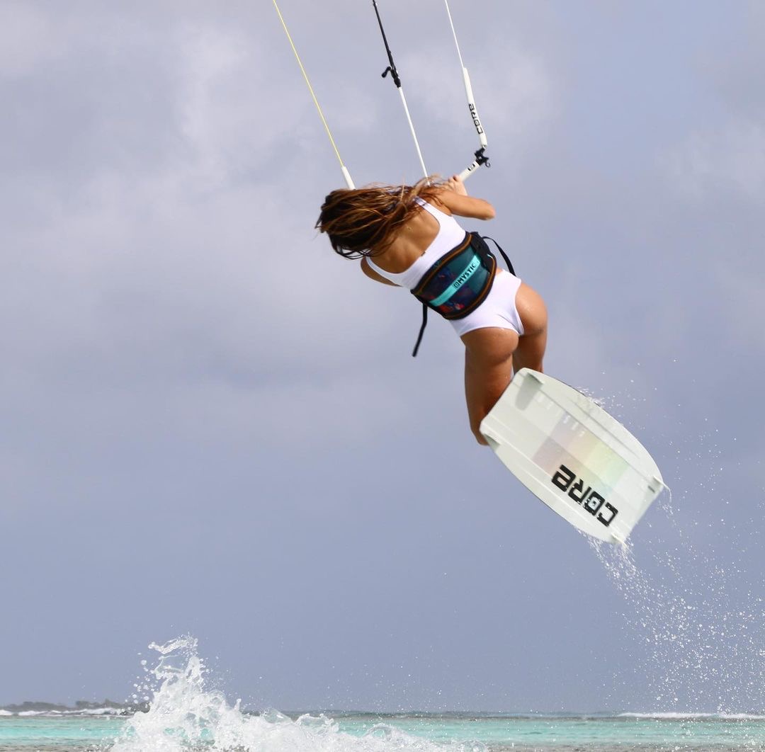 KitesurfingOfficial YouTube video thumbnail: How to land your first back roll