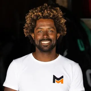 Mitu Monteiro, professional wave kitesurfer from Cape Verde – portrait
