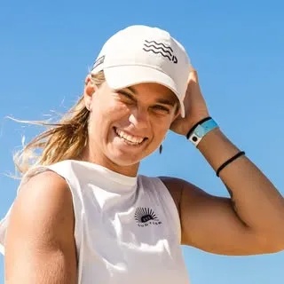 Claudia Leon, professional Freestyle kitesurfer from Spain – portrait