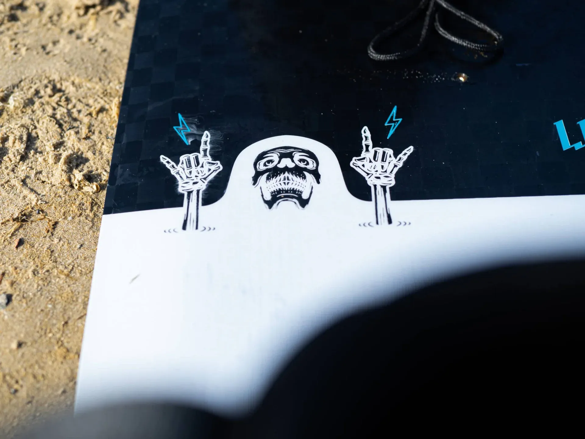Airush Livewire Team Kiteboard — Produktfoto des Herstellers